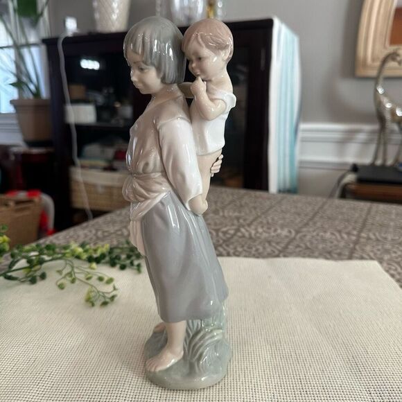 Lladro Porcelain Figurine Gypsy Girl with Brother Piggy Back Ride Vintage - Picture 3 of 9